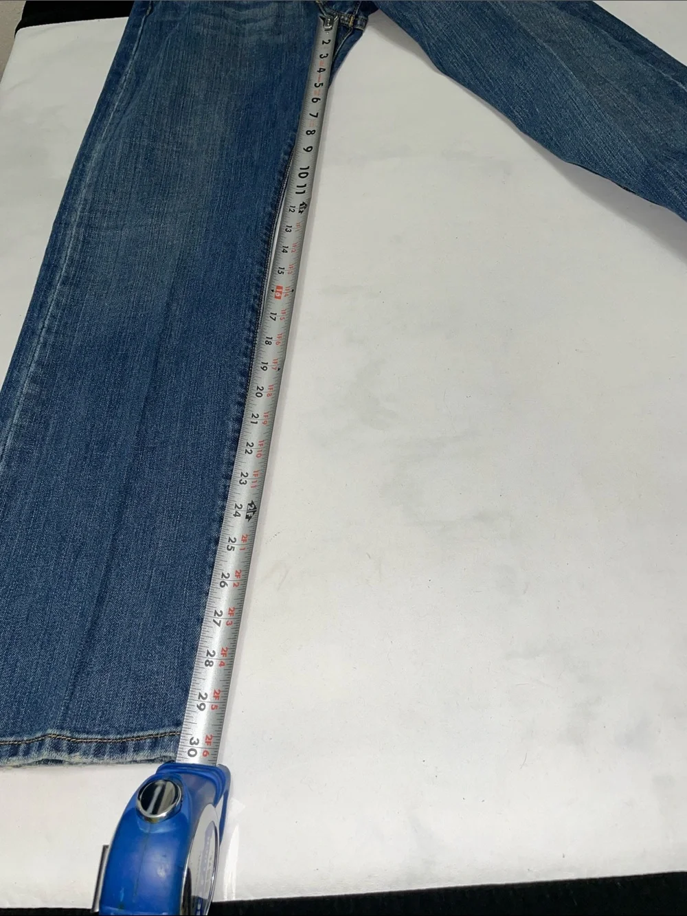 Men’s 501 LEVI Jeans Straight Keg Cut & Button Fly Closure Sz 29/30 Blue Denim